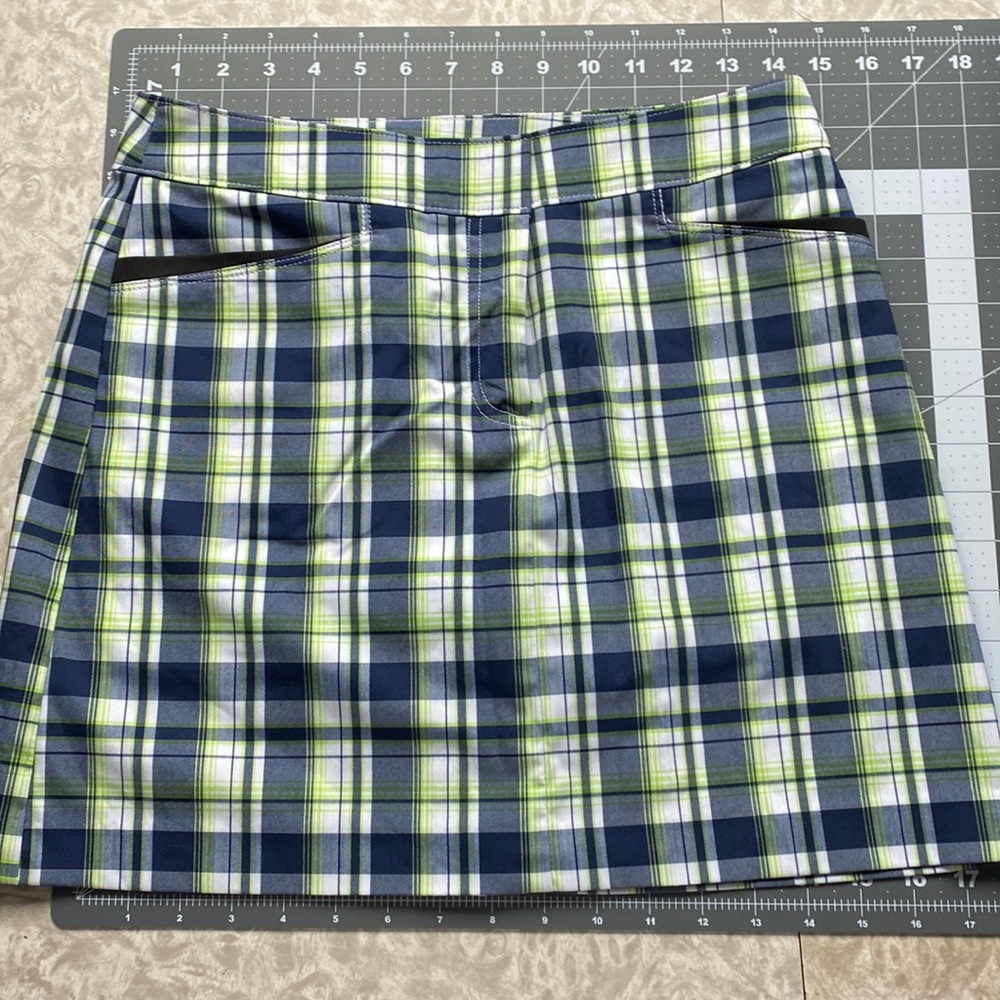 Izod Golf Skort plaid size 2